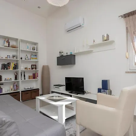 Holiday home Beautiful In Vinjani Gornji With Wifi