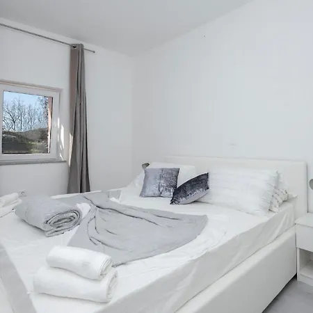 Holiday home Beautiful In Vinjani Gornji With Wifi *