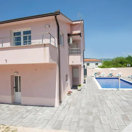 Beautiful In Vinjani Gornji With Wifi Holiday home Nenadici